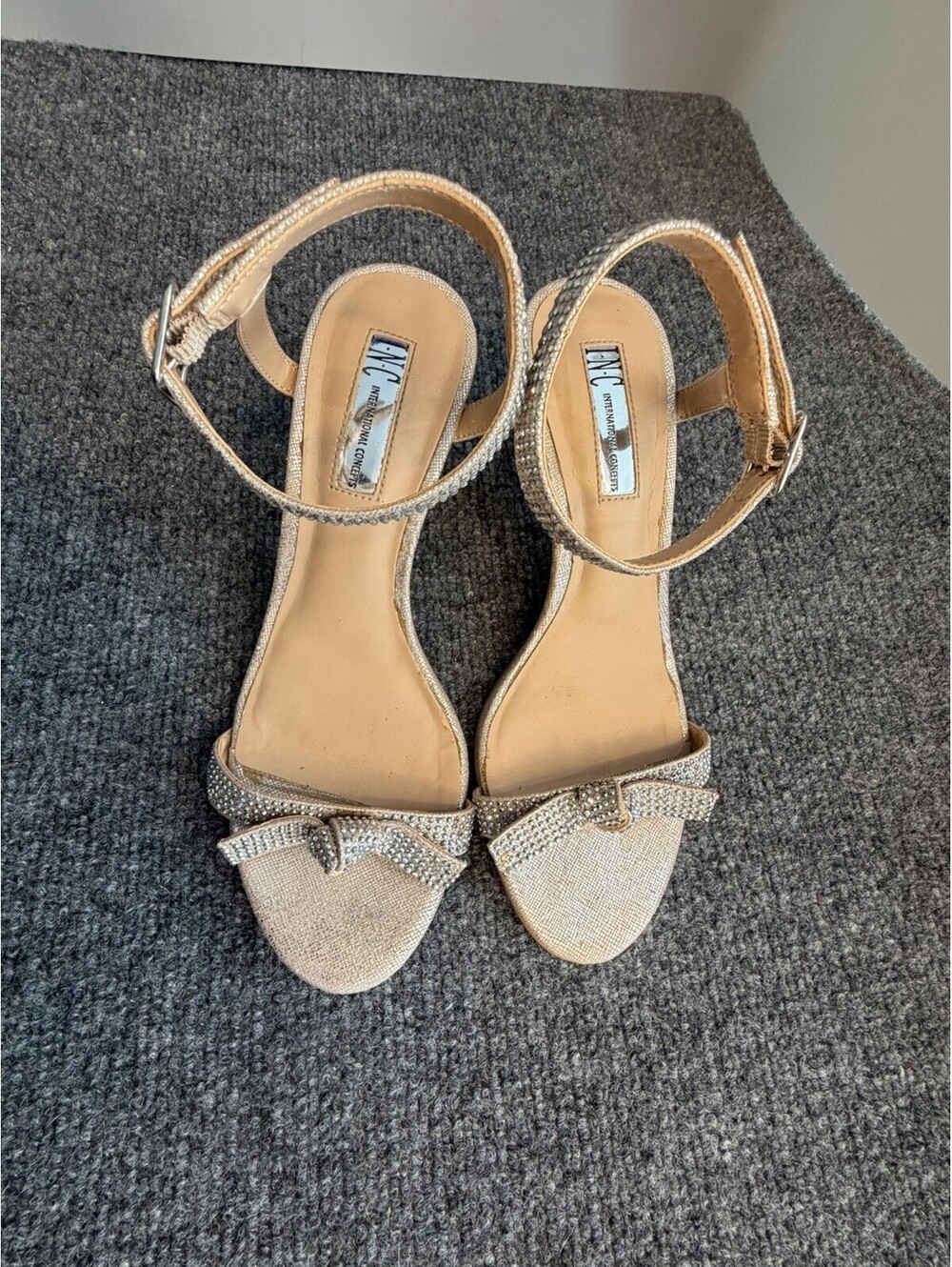 INC INTERNATIONAL CONCEPTS Silver Rhinestone Bow Evening Sandals, 7M Heel Straps